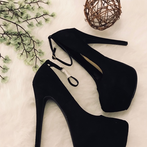 JustFab Shoes - JustFab Black Stilettos